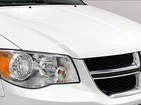 Used 2019 Dodge Grand Caravan SE w/ UConnect Hands-Free Group image 33