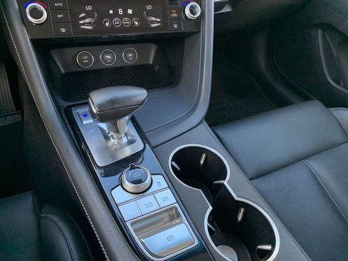 Used 2025 Genesis G70 2.5T image 41