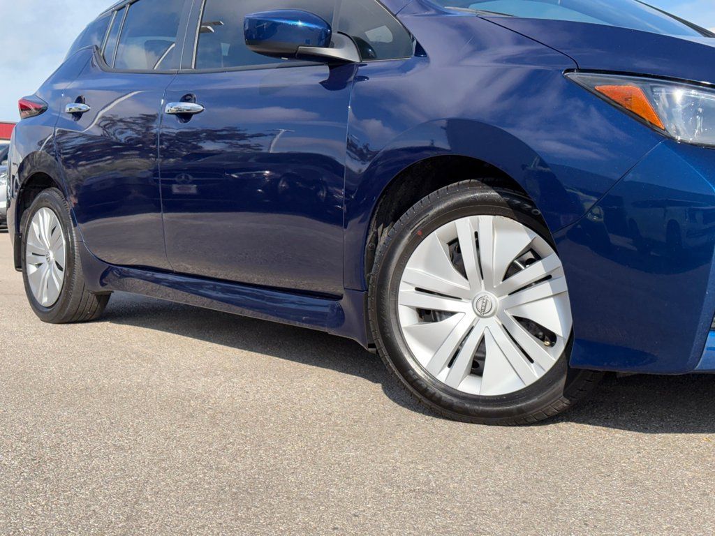 Used 2025 Nissan Leaf S FWD image 2