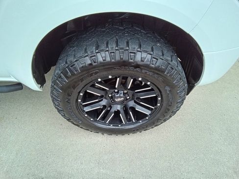 Used 2019 Nissan Frontier Desert Runner RWD image 3