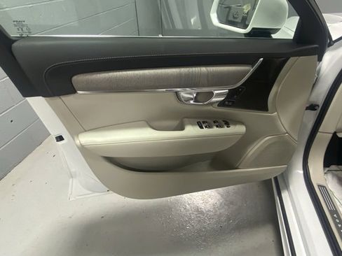 Used 2025 Volvo S90 T8 Ultra w/ Lounge Package image 7