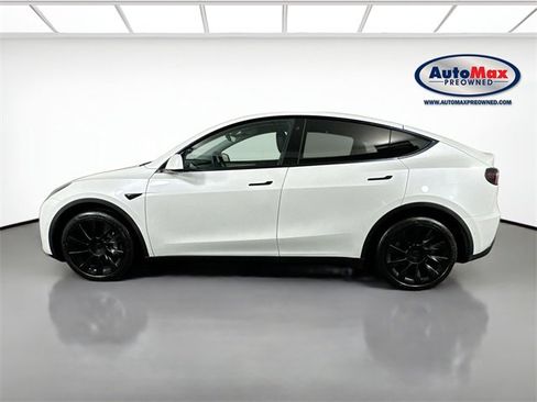 Used 2022 Tesla Model Y Long Range image 9