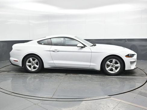 Used 2018 Ford Mustang Coupe RWD image 4