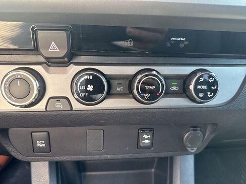 Used 2018 Toyota Tacoma SR5 image 25