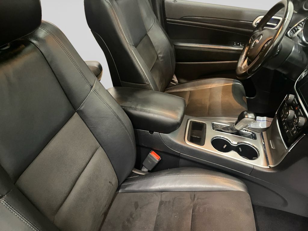 Used 2020 Jeep Grand Cherokee Altitude AWD/4WD image 10