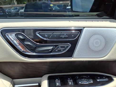 Used 2021 Lincoln Navigator Reserve w/ Luxury Package AWD/4WD image 16