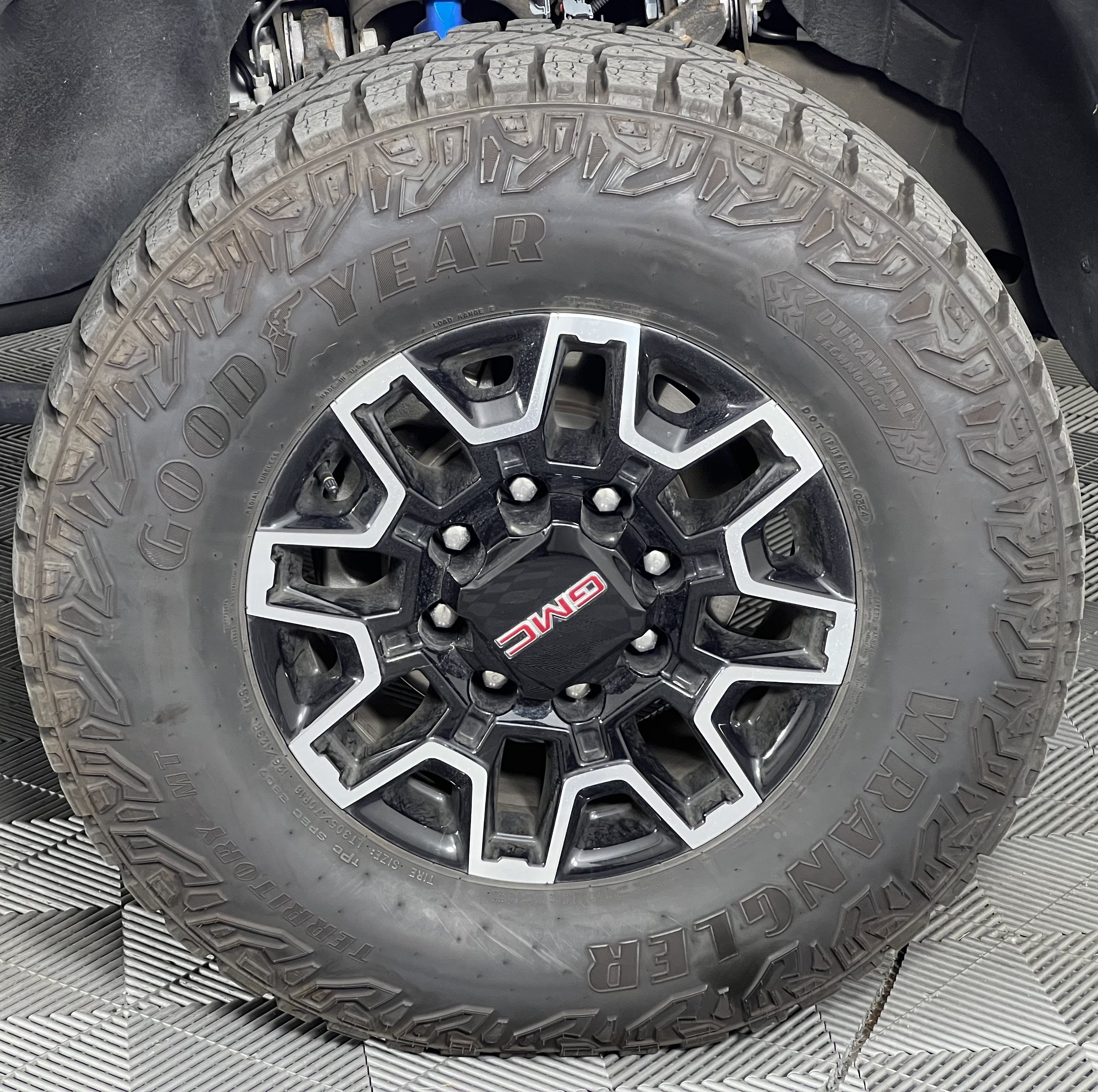 Used 2024 GMC Sierra 2500 AT4X AWD/4WD image 15