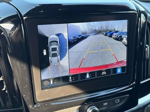 Used 2023 Chevrolet Traverse RS AWD/4WD image 24