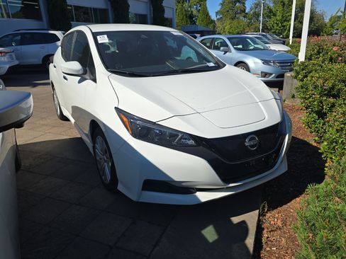Used 2024 Nissan Leaf S FWD image 2