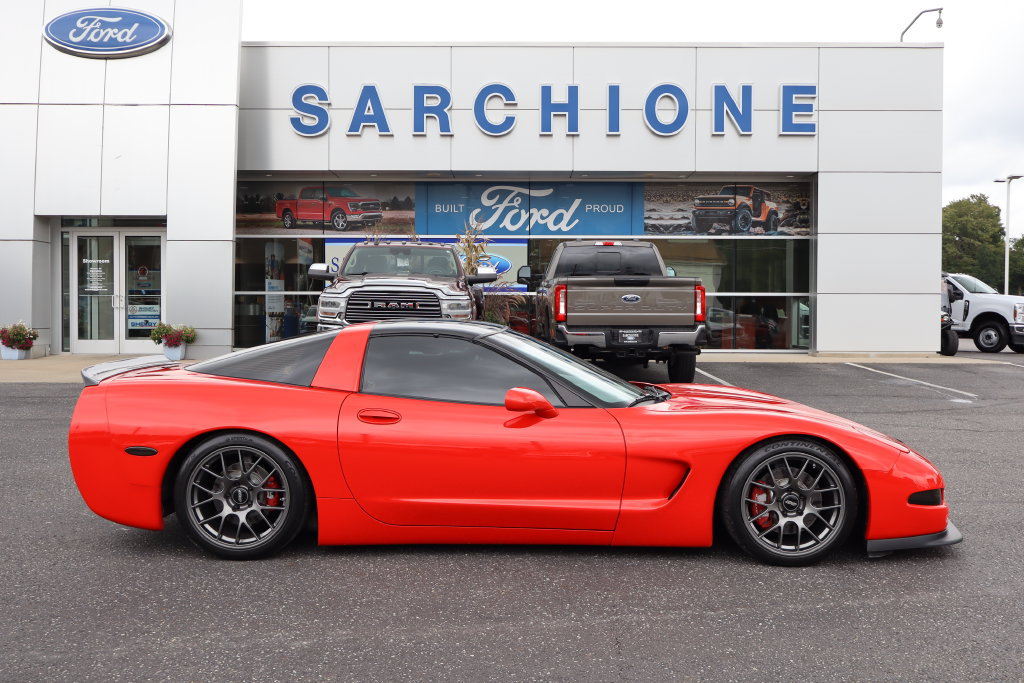 Used 2001 Chevrolet Corvette Coupe RWD image 2