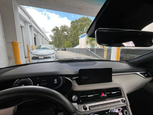 Used 2025 Genesis G70 2.5T image 33