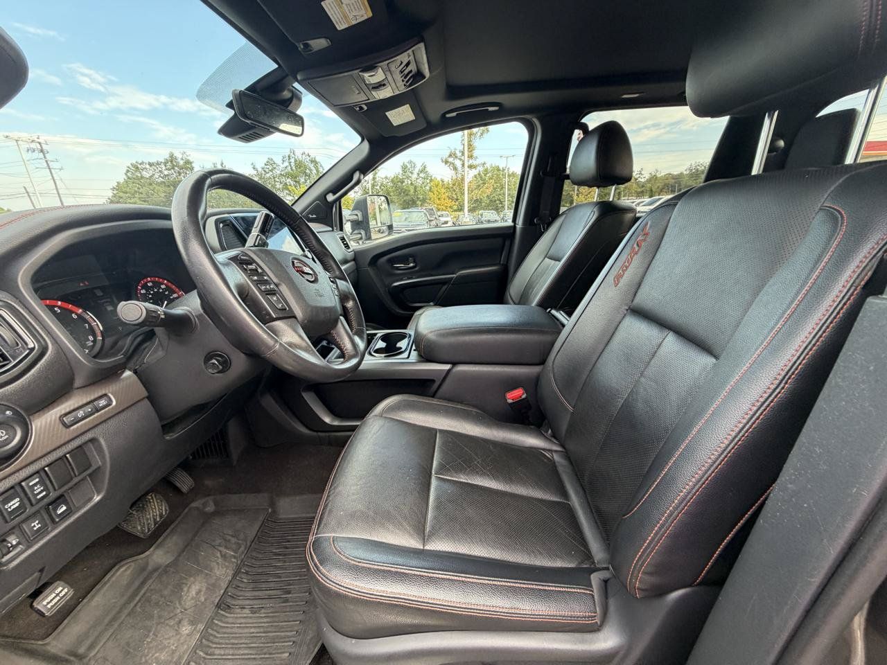 Used 2023 Nissan Titan PRO-4X w/ Pro-4x Convenience Package AWD/4WD image 11