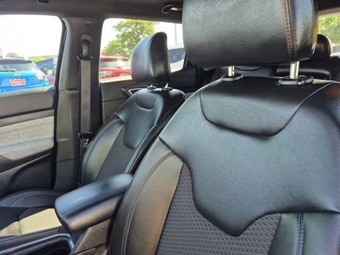 Used 2025 Jeep Compass Latitude AWD/4WD image 18