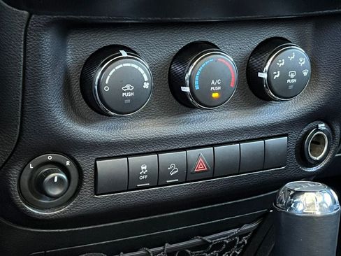 Used 2018 Jeep Wrangler Unlimited Sport S AWD/4WD image 26