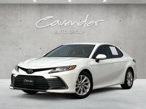 Used 2022 Toyota Camry LE image 1