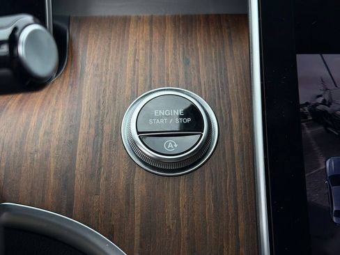Used 2025 Mercedes-Benz C 300 4MATIC Sedan image 33