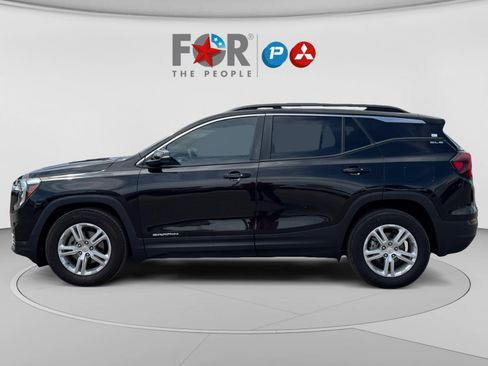 Used 2022 GMC Terrain SLE w/ Driver Convenience Package FWD image 2