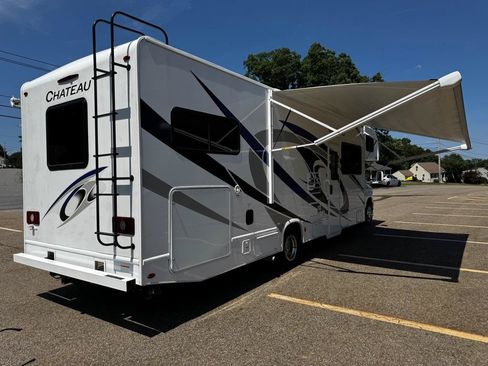 Used 2022 Ford E-450 and Econoline 450 Super Duty w/ Motorhome Prep Package RWD image 12