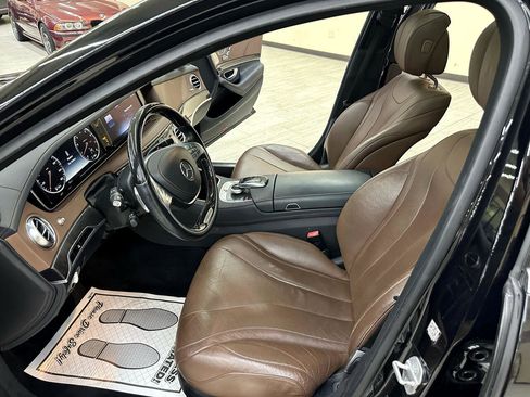 Used 2017 Mercedes-Benz S 550 Sedan image 21