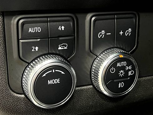 Used 2021 GMC Yukon SLT w/ SLT Premium Package AWD/4WD image 34