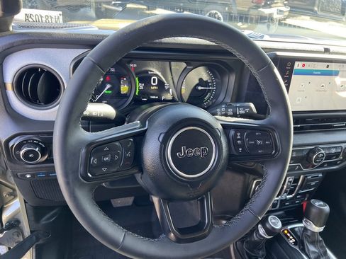 Used 2025 Jeep Wrangler Willys 4xe image 16