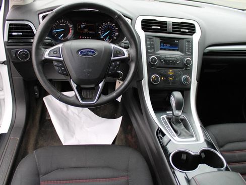 Used 2015 Ford Fusion SE w/ Equipment Group 201A FWD image 16