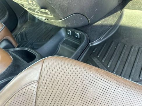 Used 2017 Chrysler Pacifica Limited FWD image 26