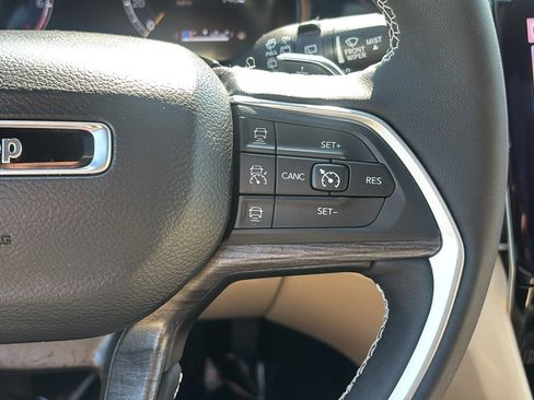 Used 2025 Jeep Grand Cherokee L Limited w/ Trailer Tow Package image 18