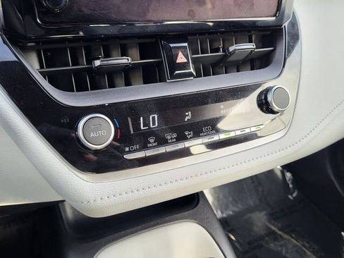 Used 2024 Toyota Corolla SE w/ Convenience Package image 22