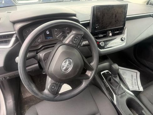 Used 2025 Toyota Corolla LE FWD image 4