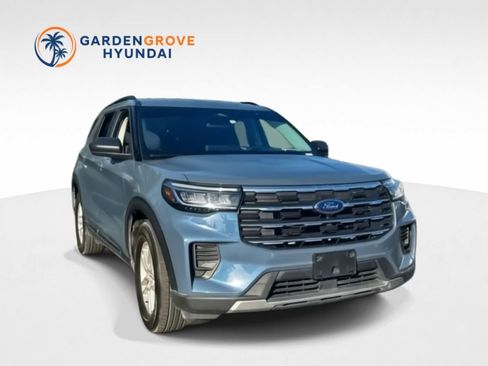 Used 2025 Ford Explorer Active RWD image 1