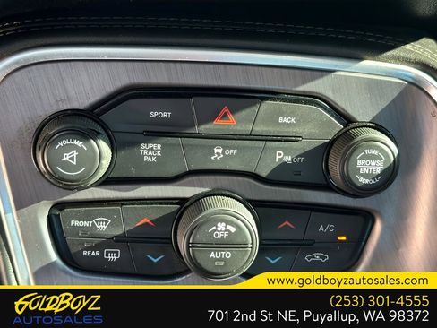 Used 2015 Dodge Challenger R/T image 25