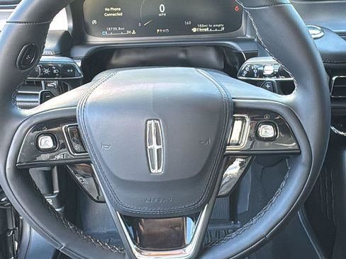 Used 2023 Lincoln Aviator Standard w/ Class IV Trailer Tow Package image 11