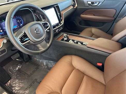 Certified 2025 Volvo V60 B5 Cross Country Plus image 9