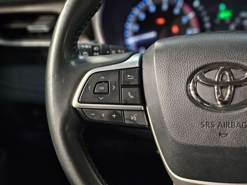 Used 2024 Toyota Highlander XLE image 28