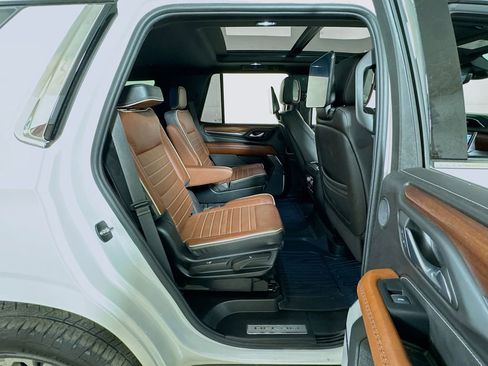 Used 2024 GMC Yukon Denali Ultimate w/ LPO, Floor Liner Package AWD/4WD image 29