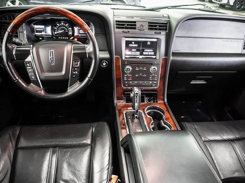 Used 2015 Lincoln Navigator 2WD image 18