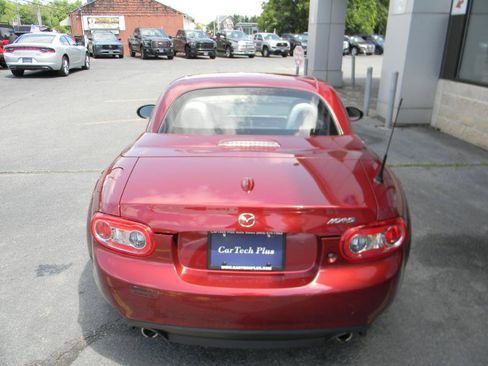 Used 2010 MAZDA MX-5 Miata Grand Touring w/ Premium Pkg RWD image 12