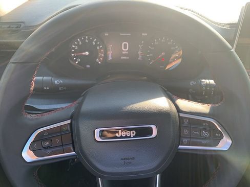 Used 2025 Jeep Compass Trailhawk image 12