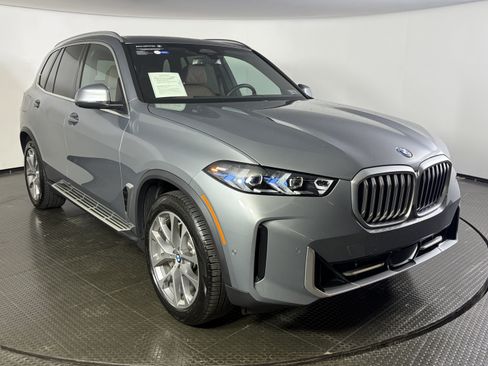 Certified 2026 BMW X5 xDrive50e AWD/4WD image 3
