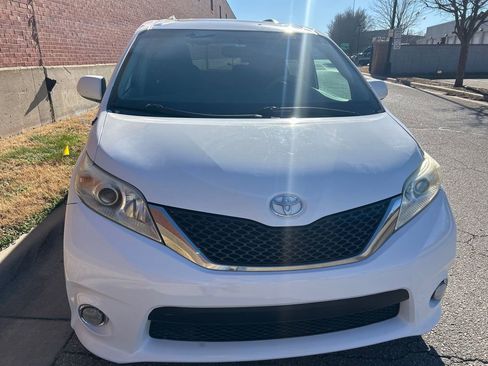 Used 2014 Toyota Sienna SE image 5