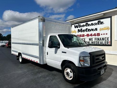 Used 2022 Ford E-350 and Econoline 350 Super Duty RWD image 2