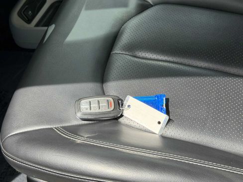 Used 2023 Chrysler Pacifica Touring-L FWD image 35