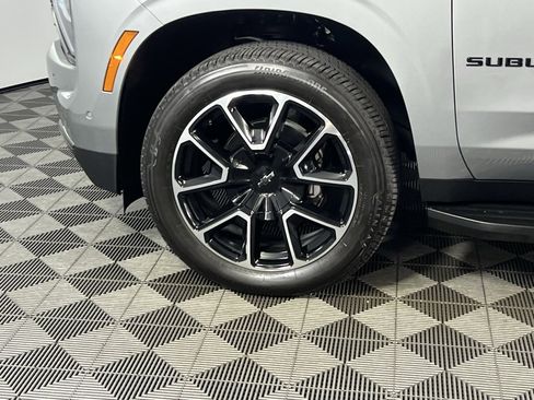 Used 2025 Chevrolet Suburban RST image 14