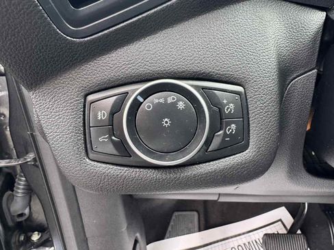 Used 2017 Ford Escape SE w/ Equipment Group 201A AWD/4WD image 10