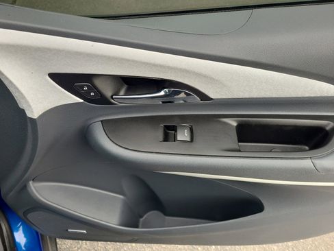 Used 2020 Chevrolet Bolt Premier w/ Infotainment Package image 31