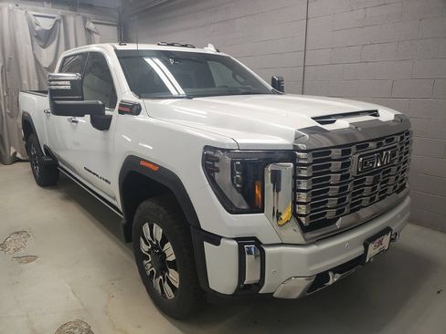 New 2026 GMC Sierra 2500 Denali w/ Denali Reserve Package AWD/4WD image 5
