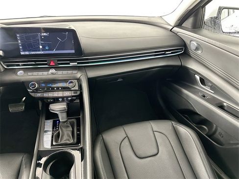 Used 2024 Hyundai Elantra Limited image 28