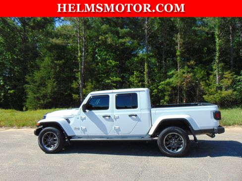 Used 2023 Jeep Gladiator Overland AWD/4WD image 3