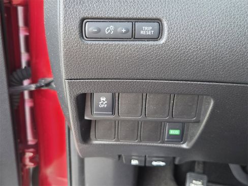 Used 2018 Nissan Rogue Sport SV image 25